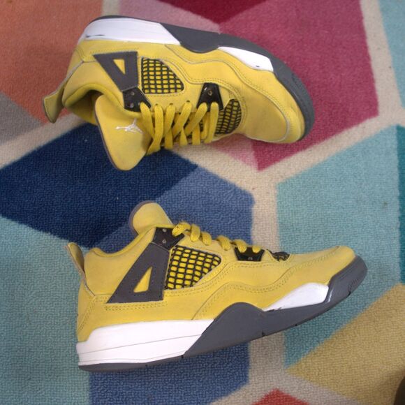 Jordan 4 Retro Lightning 2021 Kids Size 2Y  Shoes BQ7669-700 - Picture 8 of 9